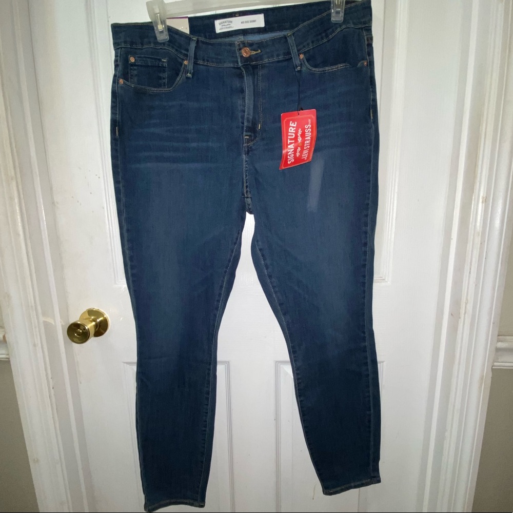 NWT Levi’s Super Stretch Mid Rise Skinny Jeans NEW